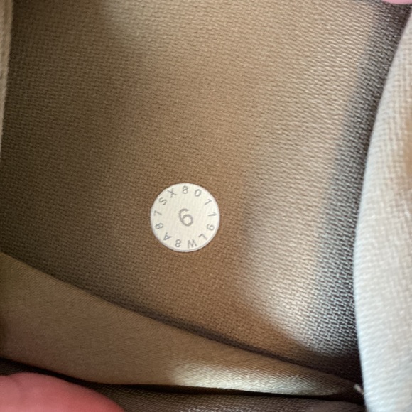 Lululemon - on the fly skirt 21” - Picture 3 of 5